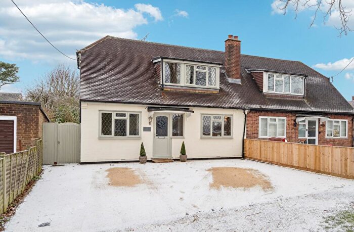 3 Bedroom Semi Detached House For Sale In Mitchell Walk, Amersham, HP6