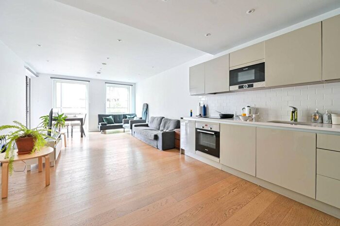 2 Bedroom Flat To Rent In Sayer Street, Southwark, SE17
