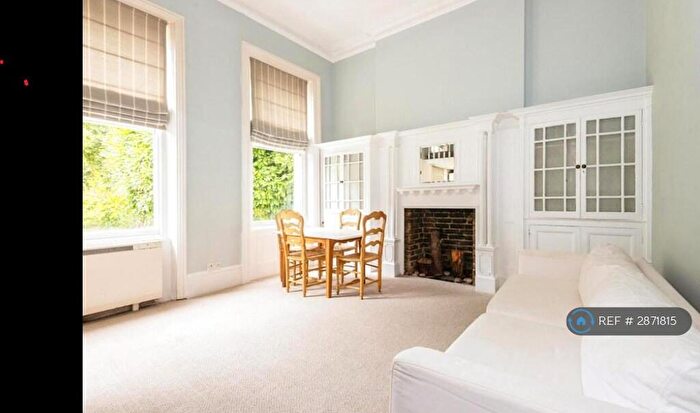 1 Bedroom Flat To Rent In Camden House, East Molesey, KT8