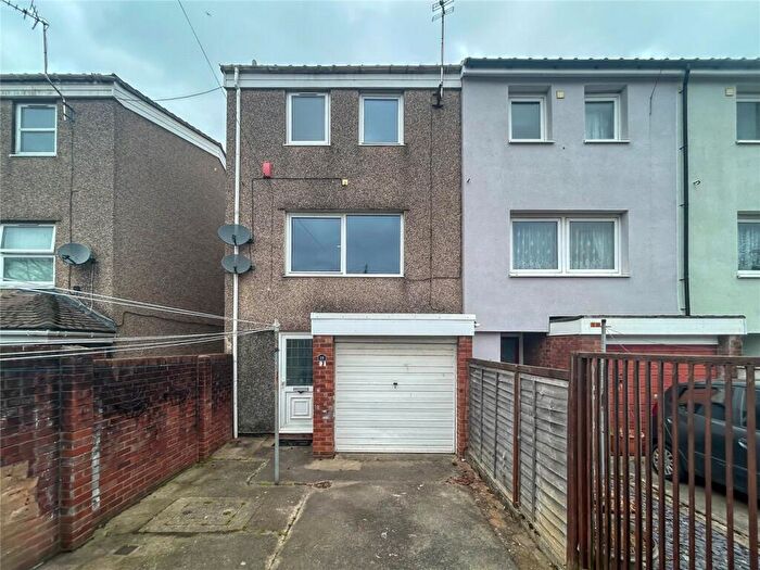 3 Bedroom End Of Terrace House To Rent In Hayes Close, Bristol, BS2