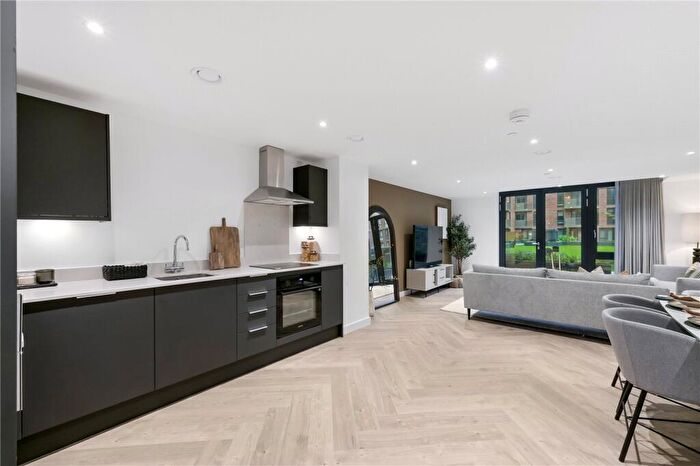 3 Bedroom Apartment To Rent In Gaythorn Street, Salford, M5