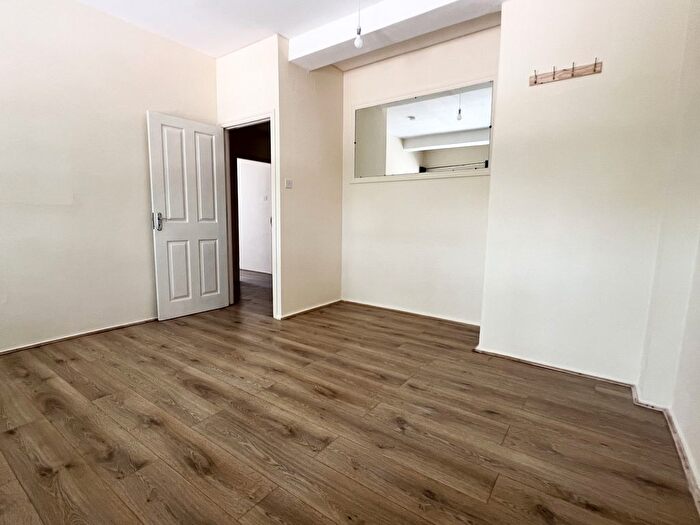 4 Bedroom Maisonette To Rent In Acton Lane, London, NW10