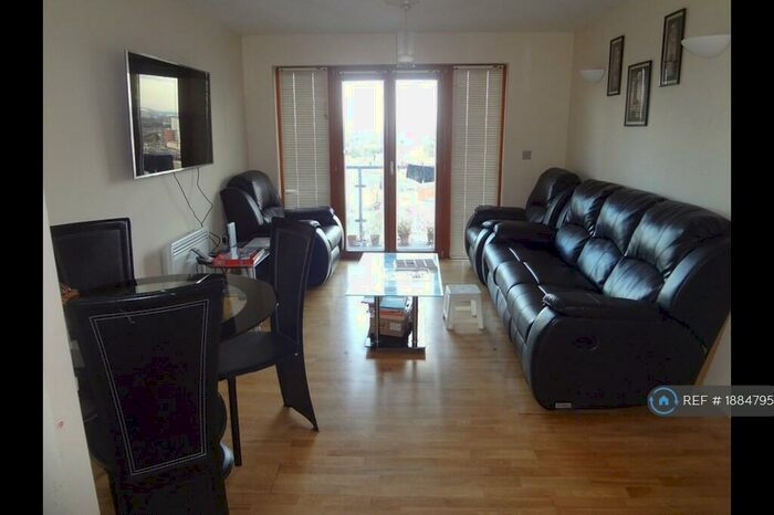 2 Bedroom Flat To Rent In Ilford Hill, Ilford, IG1
