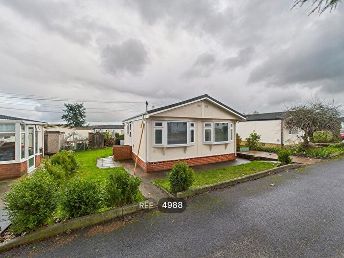 2 Bedroom Property To Rent In West Park Homes, Pontefract, WF8