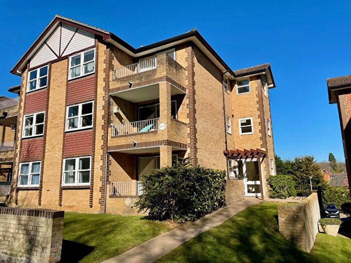 1 Bedroom Flat To Rent In Waterslade, Elm Road, Redhill, Surrey, RH1