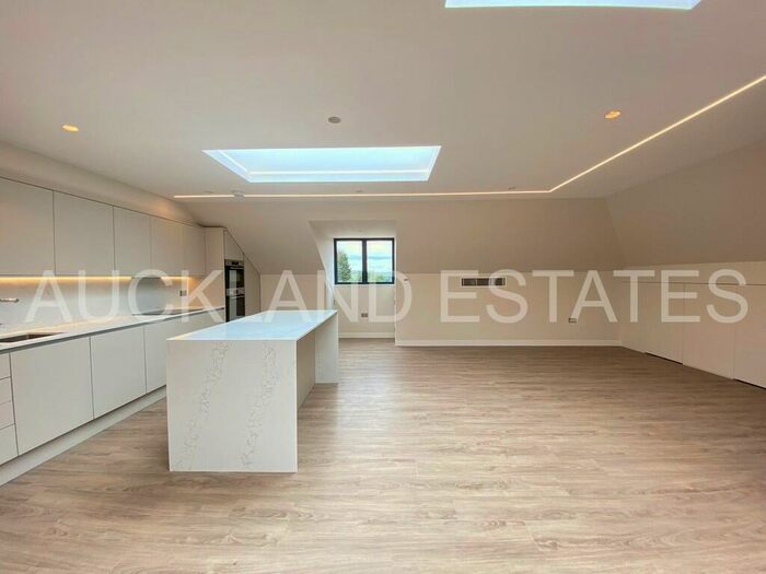 2 Bedroom Penthouse To Rent In Westland Lodge, Brookmans Park, AL9