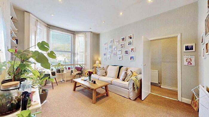 1 Bedroom Maisonette To Rent In Station Road, London, N3