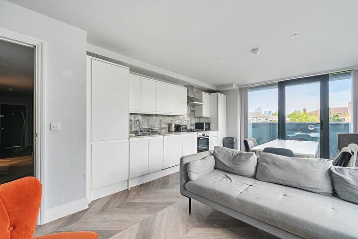 4 Bedroom Flat To Rent In Rotherhithe Old Road, Surrey Quays, SE16