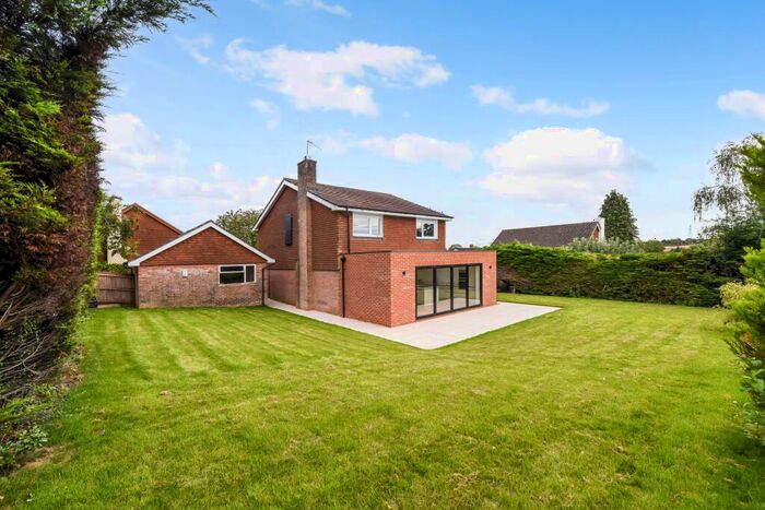 4 Bedroom Detached House For Sale In Bradwell Close, Charlton, SP10