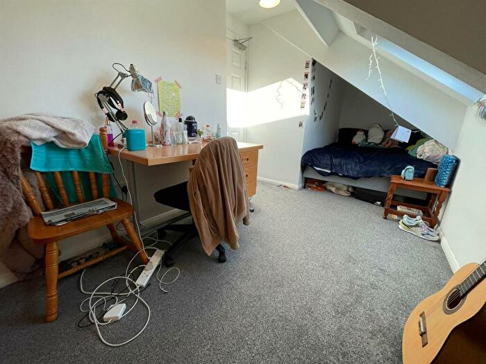 5 Bedroom Maisonette To Rent In Amble Grove, Sandyford, NE2