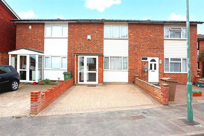 2 Bedroom Terraced House For Sale In Chiswick Close, Croydon, CR0