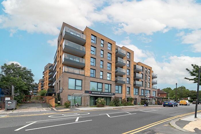 3 Bedroom Flat For Sale In Rowland Road, London, N17