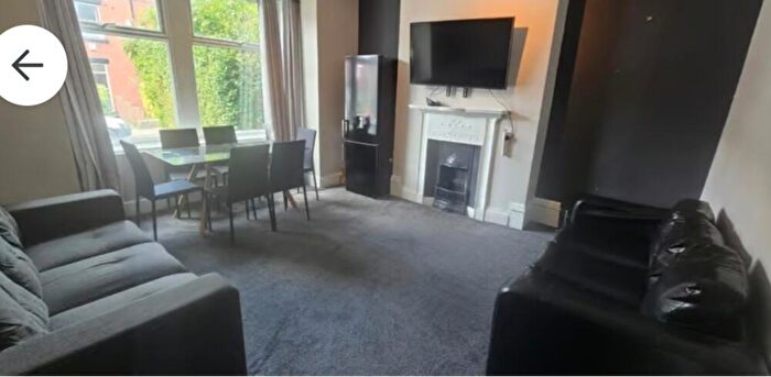 6 Bedroom Terraced House To Rent In Headingley Avenue, Leeds, West Yorkshire, LS6