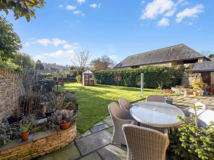 4 Bedroom Link Detached House For Sale In Downyard, Compton Pauncefoot, BA22