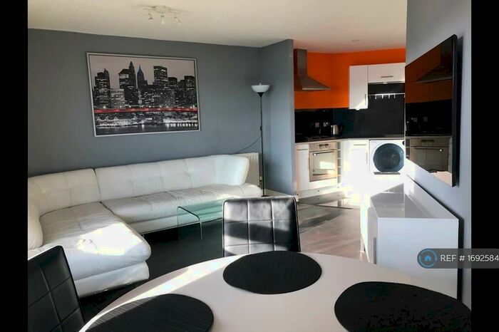 2 Bedroom Flat To Rent In Clarkson Court, Hatfield, AL10