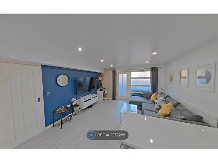 1 Bedroom Flat To Rent In Gateway House, Barking, IG11