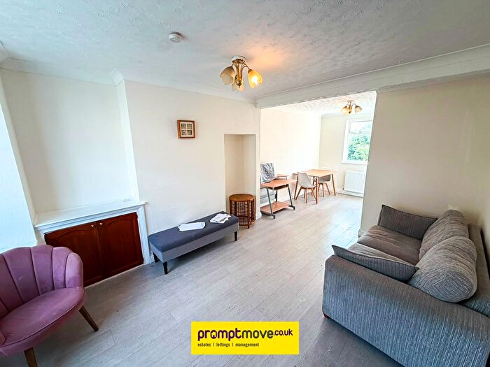 2 Bedroom Property To Rent In Pomfret Avenue, Luton, LU2