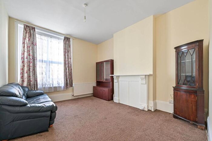1 Bedroom Flat To Rent In Willesden Lane, Kilburn, London, NW6