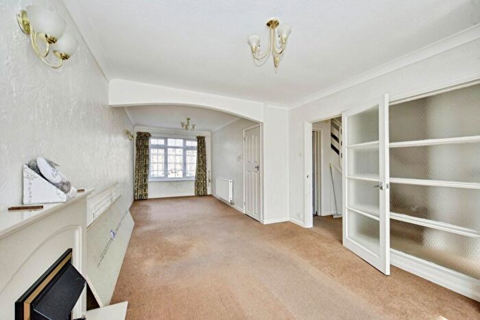3 Bedroom End Of Terrace House For Sale In Clive Road, Sittingbourne, Kent, ME10