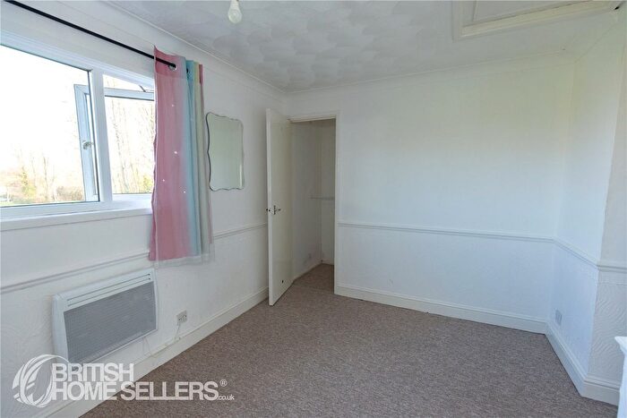 1 Bedroom Flat For Sale In Clay Hill, Two Mile Ash, Milton Keynes, Buckinghamshire, MK8