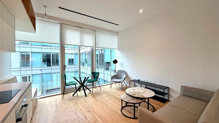 1 Bedroom Flat To Rent In Great West Road, Brentford, TW8