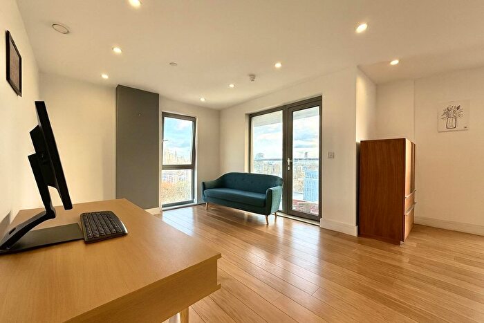 2 Bedroom Flat To Rent In Christian Street, London, E1