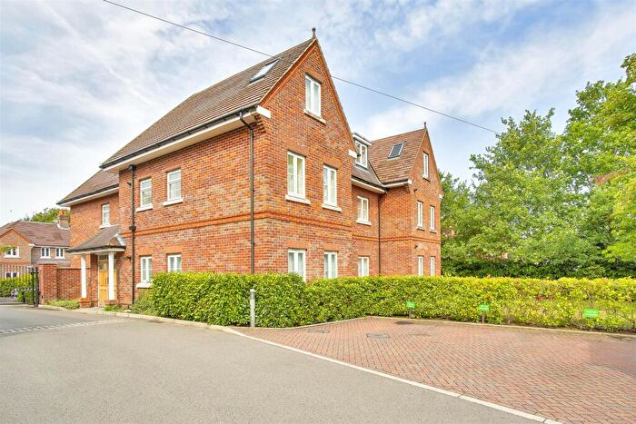 2 Bedroom Apartment For Sale In Hurley Close, Banstead, SM7