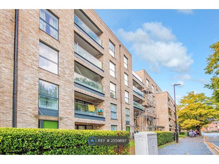3 Bedroom Flat To Rent In Quayside House, London, E16