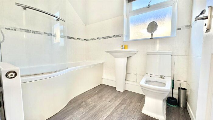 2 Bedroom Bungalow For Sale In Garrick Avenue, Moreton, Wirral, CH46