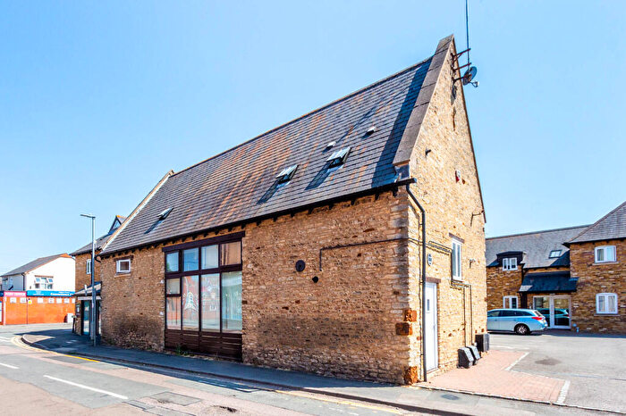 2 Bedroom Apartment For Sale In Westfield Mews, Higham Ferrers, NN10