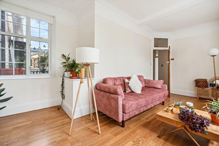3 Bedroom Flat To Rent In Bedford Corner, South Parade, W4