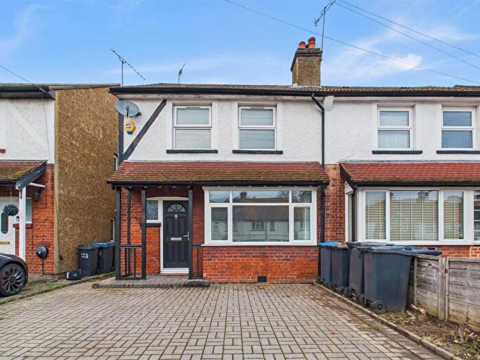 2 Bedroom Semi Detached House For Sale In Chipstead Valley Road, Coulsdon, CR5