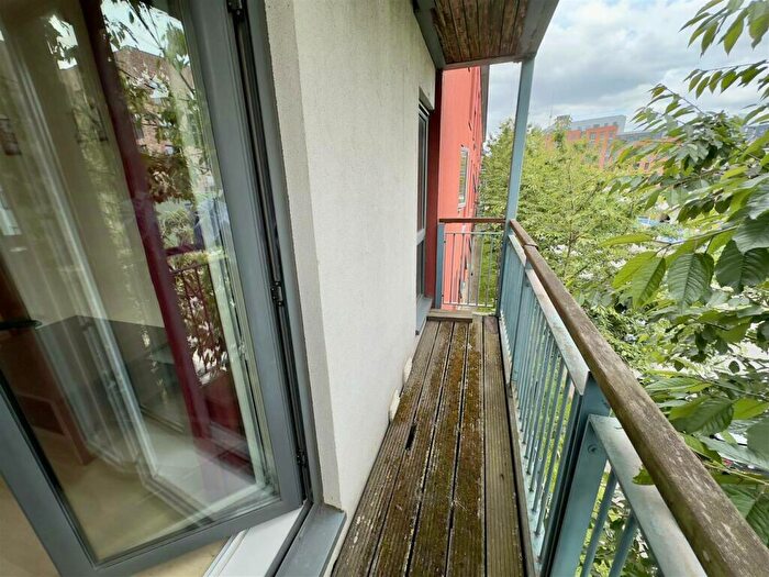 1 Bedroom Apartment For Sale In Ordsall Lane, Salford, Greater Manchester, M5