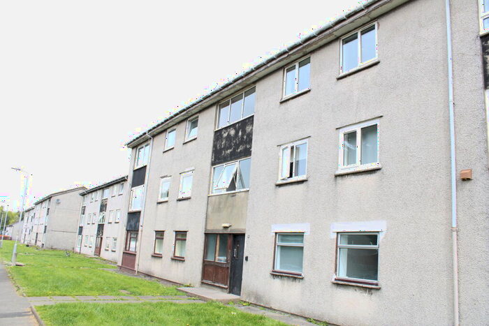 3 Bedroom Flat To Rent In Montgomery Avenue, Paisley, PA3