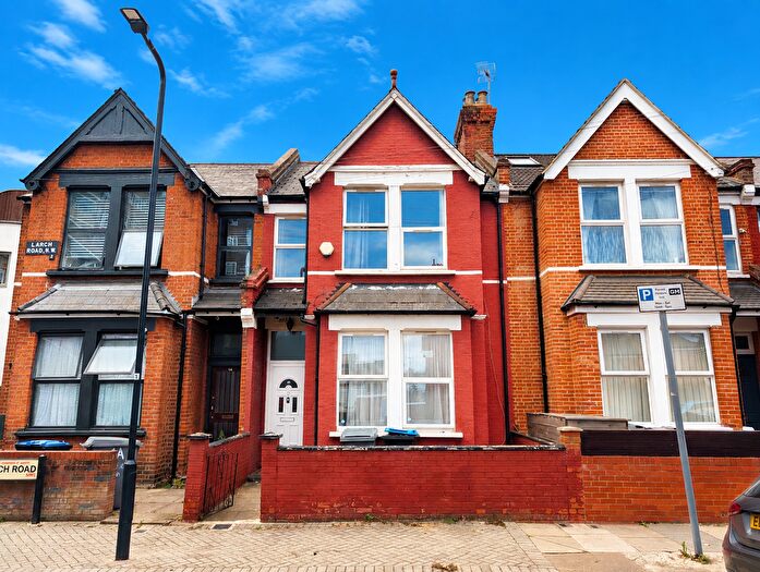 5 Bedroom Terraced House To Rent In Larch Road, Cricklewood, NW2