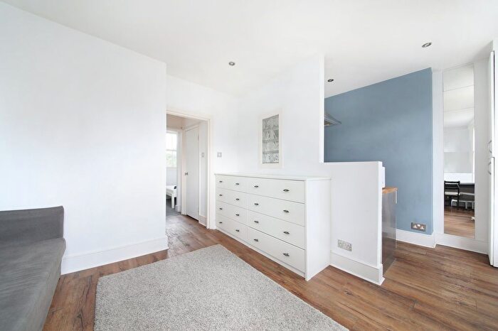 1 Bedroom Flat To Rent In Landor Road, Stockwell, SW9
