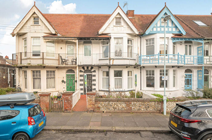 2 Bedroom Flat For Sale In St Georges Road, Worthing, West Sussex, BN11