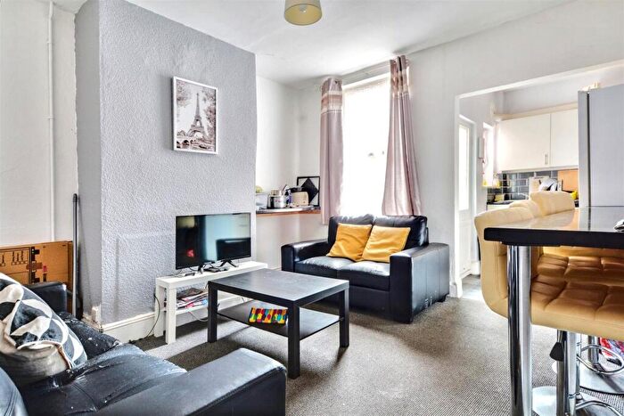 3 Bedroom Terraced House For Sale In Broxtowe Street, Nottingham, NG5