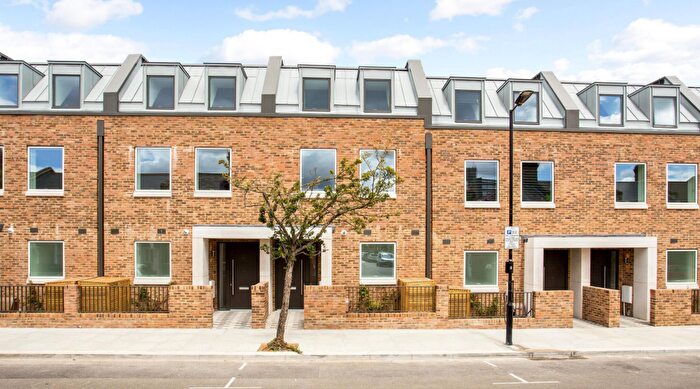 4 Bedroom Town House For Sale In Caird Street, W10