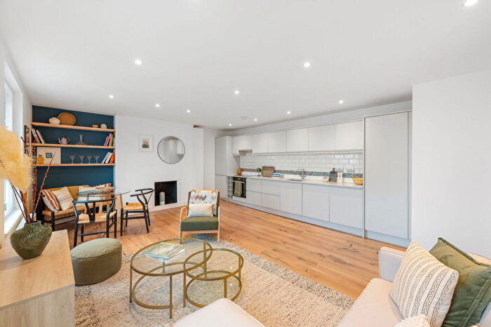 2 Bedroom Duplex For Sale In Central Hill, London, SE19