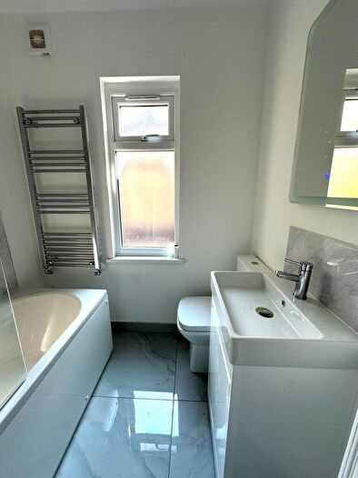 4 Bedroom Semi-Detached House To Rent In Tilbury, Essex, RM18