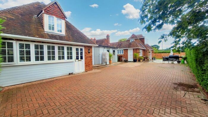 3 Bedroom Semi-Detached House For Sale In Back Lane, East Clandon, Guildford, GU4