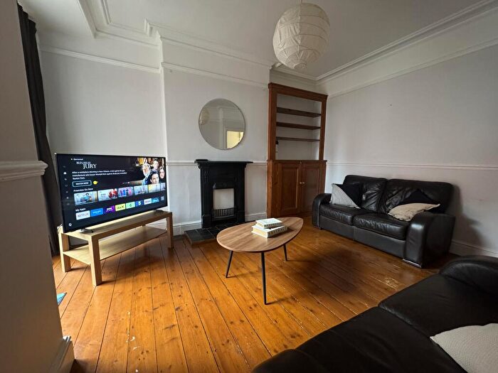 4 Bedroom Terraced House To Rent In Large Bed Terraced House // Aug, LN5