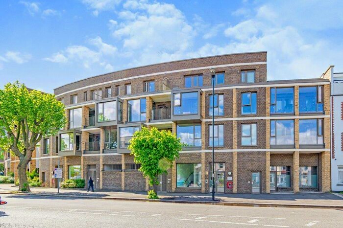 2 Bedroom Apartment To Rent In Mitcham Road, CR0