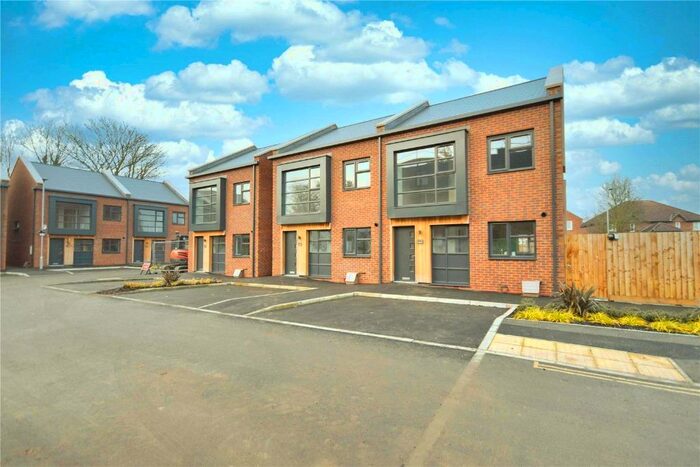 3 Bedroom Semi-Detached House To Rent In Field Close, Cottingham, HU16