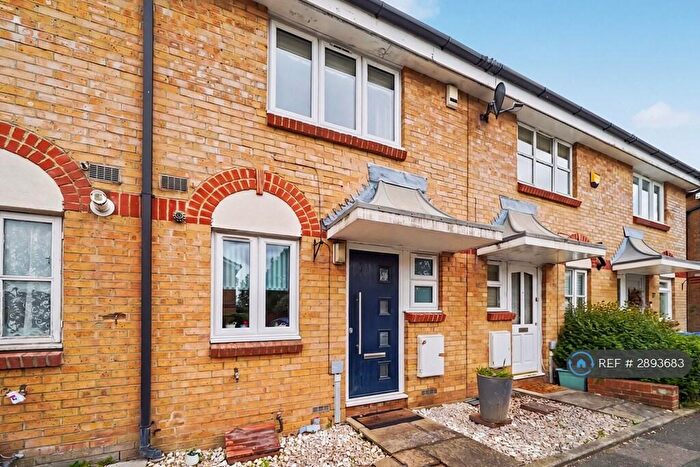 2 Bedroom Terraced House To Rent In Pennington Way, London, SE12