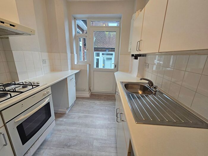2 Bedroom Flat To Rent In Parade Mansions, Watford Way, Hendon Central, London, NW4