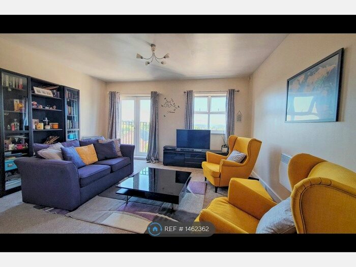 2 Bedroom Flat To Rent In Brook Square, London, SE18