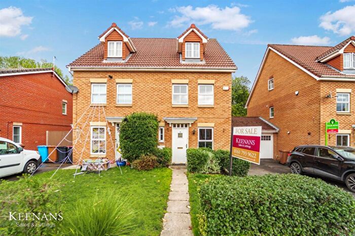 3 Bedroom Semi Detached House For Sale In Lawndale Drive, Worsley, Manchester, M28