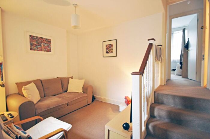 1 Bedroom Flat To Rent In Sheen Lane, Mortlake, SW14